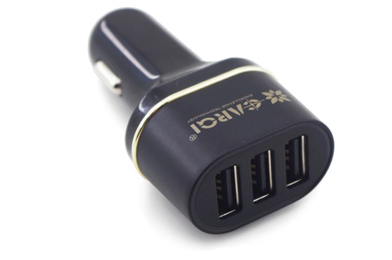 3口車(chē)載充電器